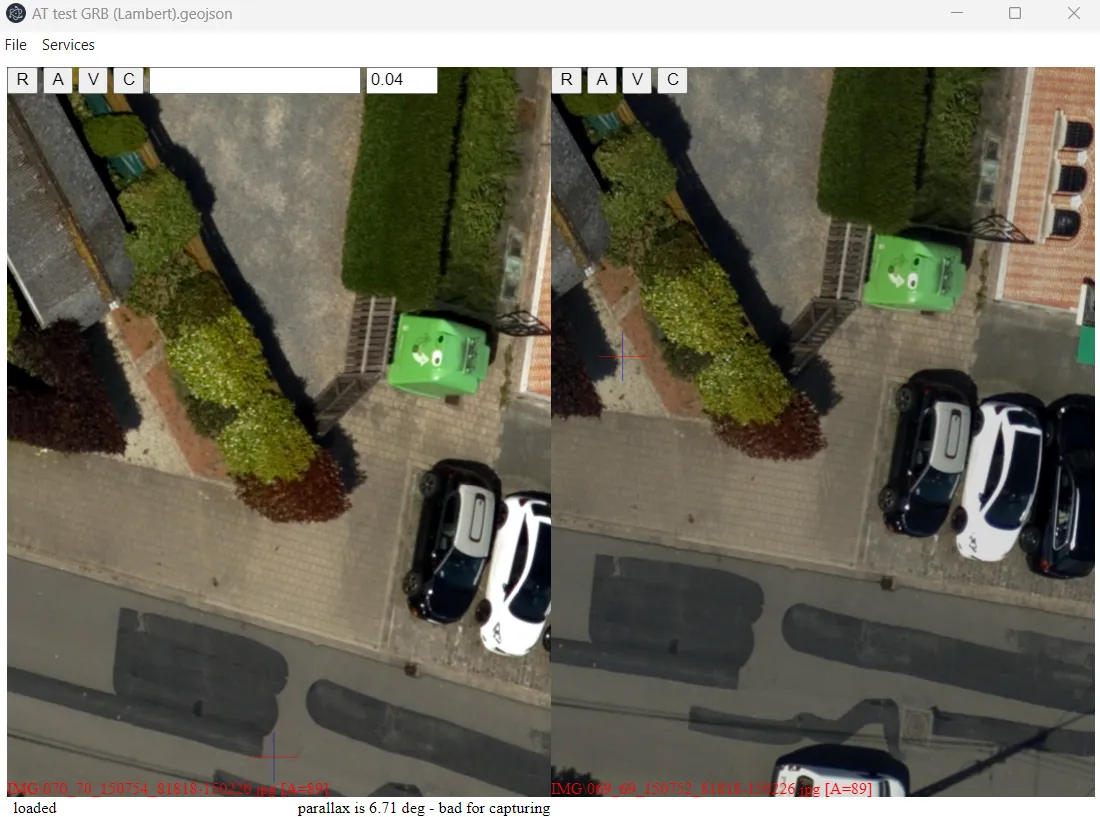 Viewer window with two overlapping oblique images of the same street side by side; the status bar reports the parallax angle.